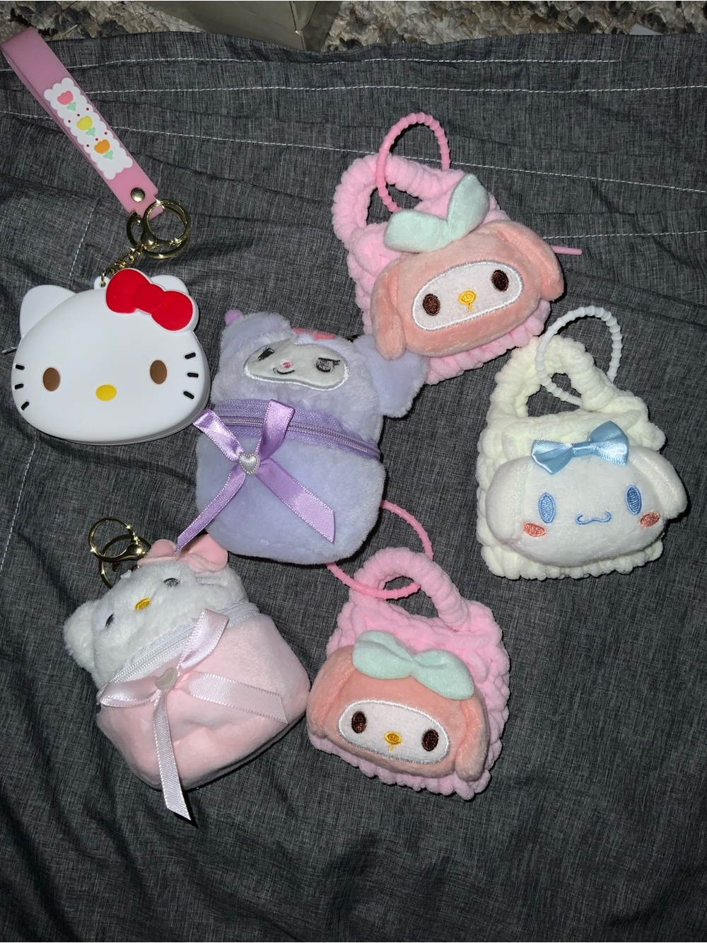 6 piece Keychain & mini bag Set - Hello Kitty